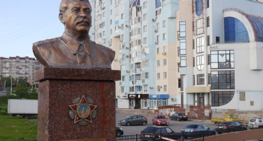Липецкая мэрия потребовала от коммунистов убрать памятник Сталину